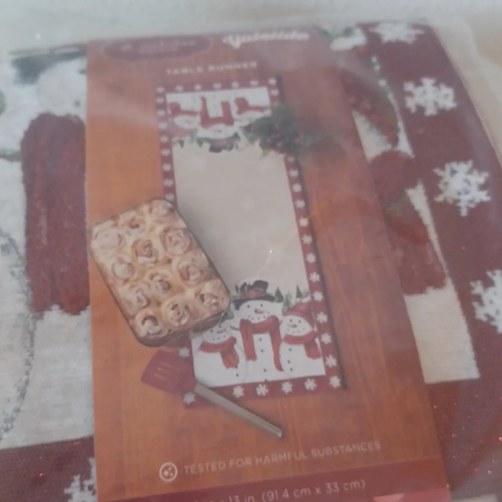 Snowman table runner & kitchen towel set - Picture 5 of 6